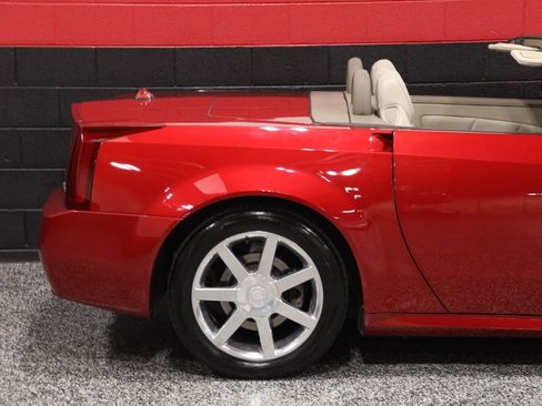 Used 2005 Cadillac XLR RWD image 5