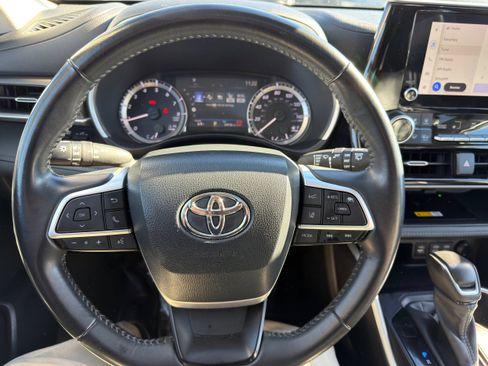 Used 2024 Toyota Highlander XLE image 28