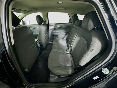 Used 2025 Kia Sportage LX FWD image 28