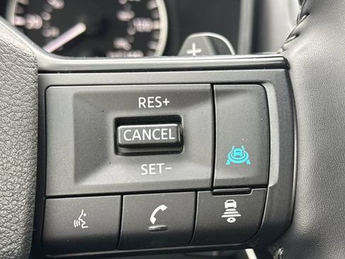 Used 2025 Nissan Rogue SV FWD image 38