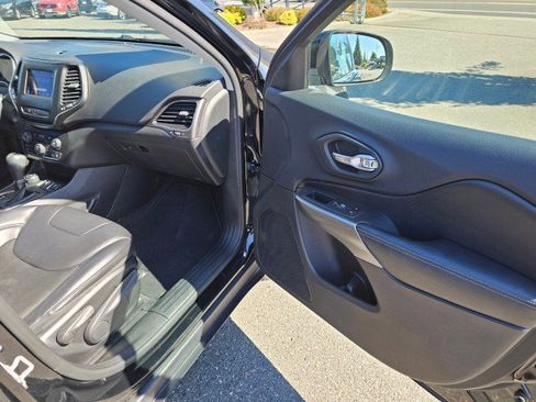 Used 2019 Jeep Cherokee Latitude Plus image 11