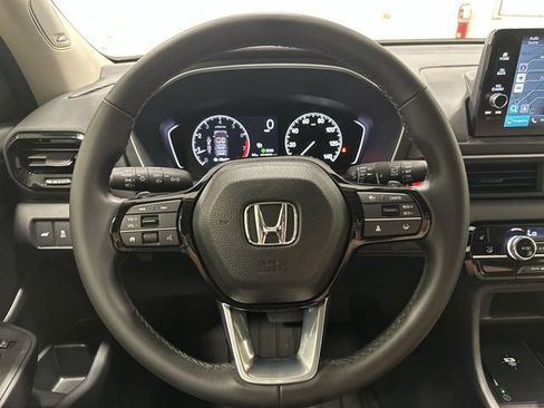 Used 2025 Honda Pilot Touring image 18