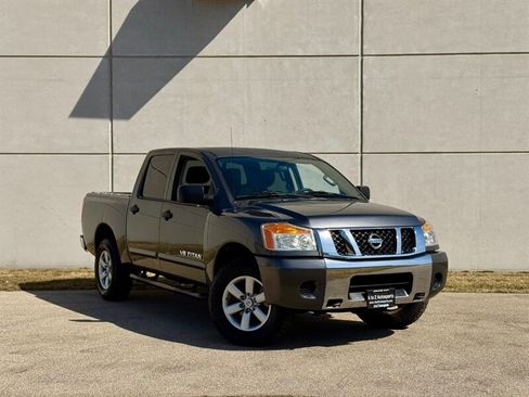 Used 2012 Nissan Titan SV image 2