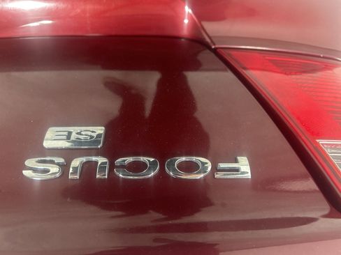 Used 2006 Ford Focus ZX4 image 41