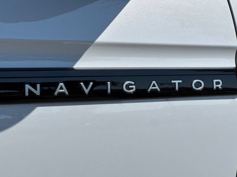 Used 2025 Lincoln Navigator Black Label AWD/4WD image 28