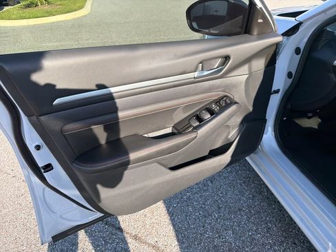 Used 2023 Nissan Altima 2.5 SR w/ SR Premium Package FWD image 20