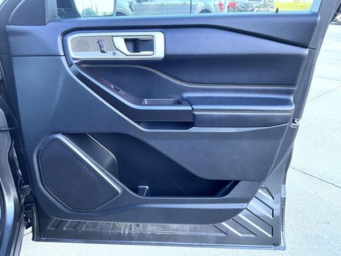 Used 2020 Ford Explorer Limited AWD/4WD image 17