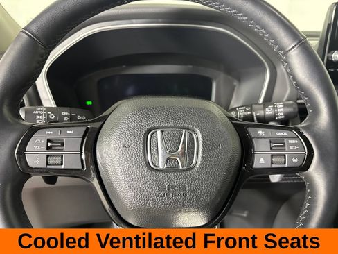 Used 2025 Honda Pilot Elite image 17