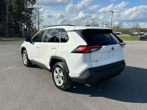 Used 2021 Toyota RAV4 LE AWD/4WD image 3