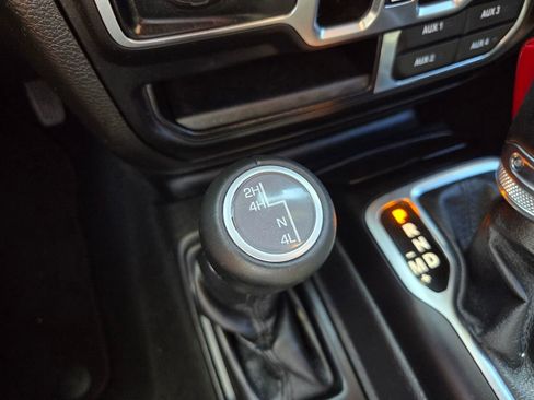 Used 2023 Jeep Wrangler Unlimited Sahara AWD/4WD image 27