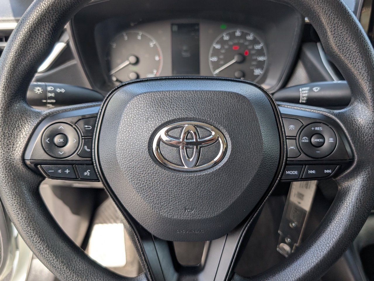 Used 2025 Toyota Corolla LE w/ Carpet Mat Package (TMS) FWD image 18