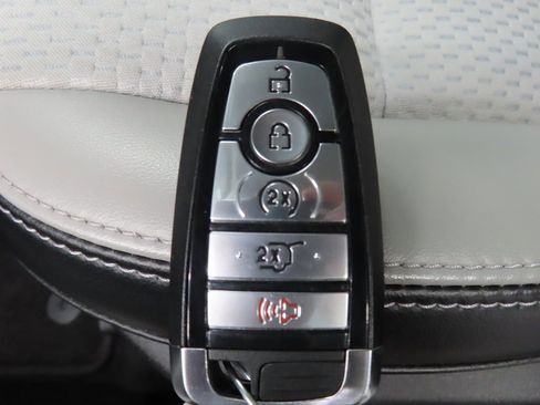 Used 2023 Ford Escape SE image 57