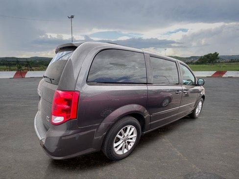 Used 2016 Dodge Grand Caravan SXT FWD image 3