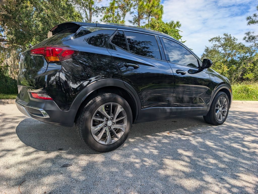 Used 2022 Buick Encore GX Essence w/ Experience Buick Package FWD image 9