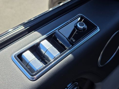 Used 2020 Land Rover Range Rover HSE image 24