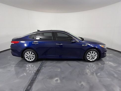 Used 2017 Kia Optima EX w/ Premium Package FWD image 4