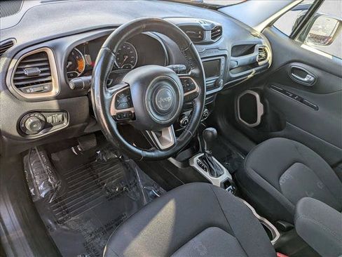 Used 2017 Jeep Renegade Latitude image 10
