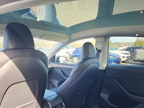 Used 2022 Tesla Model Y Performance image 8