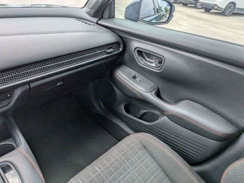 Used 2023 Honda HR-V Sport image 17