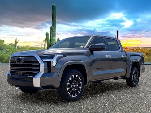 Used 2025 Toyota Tundra Limited AWD/4WD image 2
