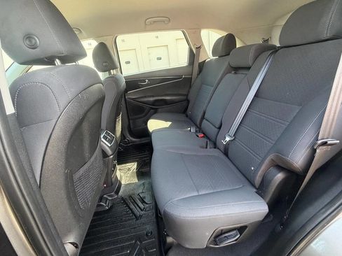Used 2019 Kia Sorento AWD V6 image 10