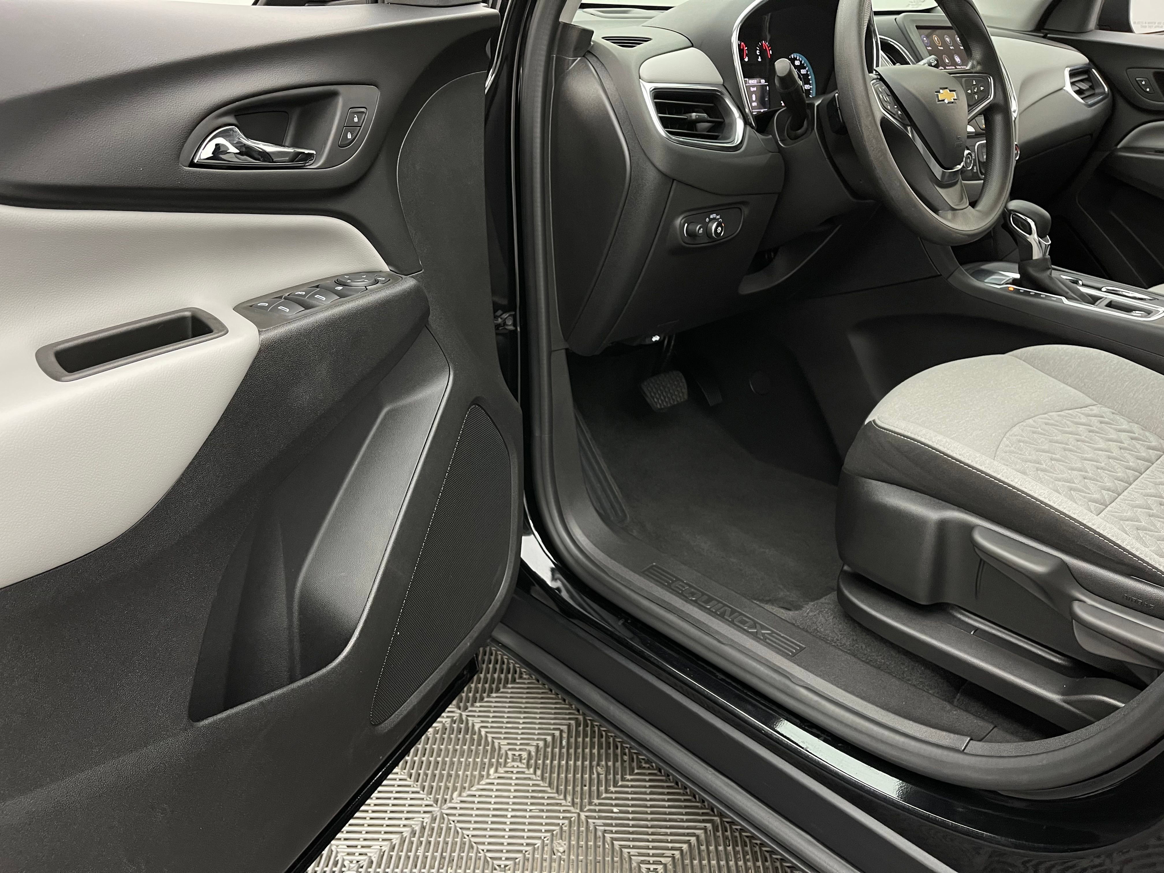 Used 2024 Chevrolet Equinox LS FWD image 12