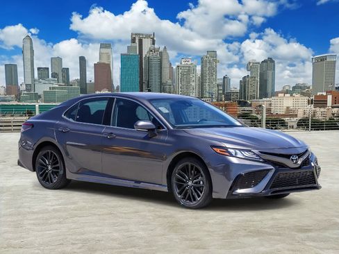 Used 2024 Toyota Camry XSE FWD image 3