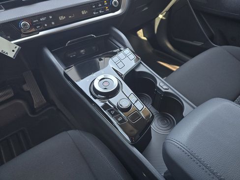 Used 2025 Kia Sportage LX image 16