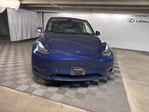 Used 2021 Tesla Model Y Standard Range image 2