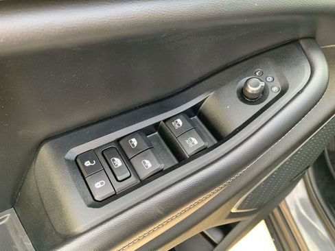 Used 2023 Jeep Grand Cherokee L Limited w/ Luxury Tech Group II image 18