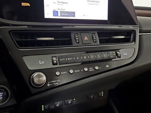Used 2025 Lexus ES 350 w/ Premium Package FWD image 17