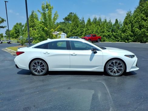 Used 2019 Toyota Avalon Touring w/ Advanced Safety Package FWD image 2
