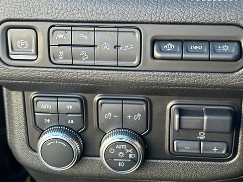 Used 2021 GMC Yukon XL Denali w/ Denali Premium Package image 37