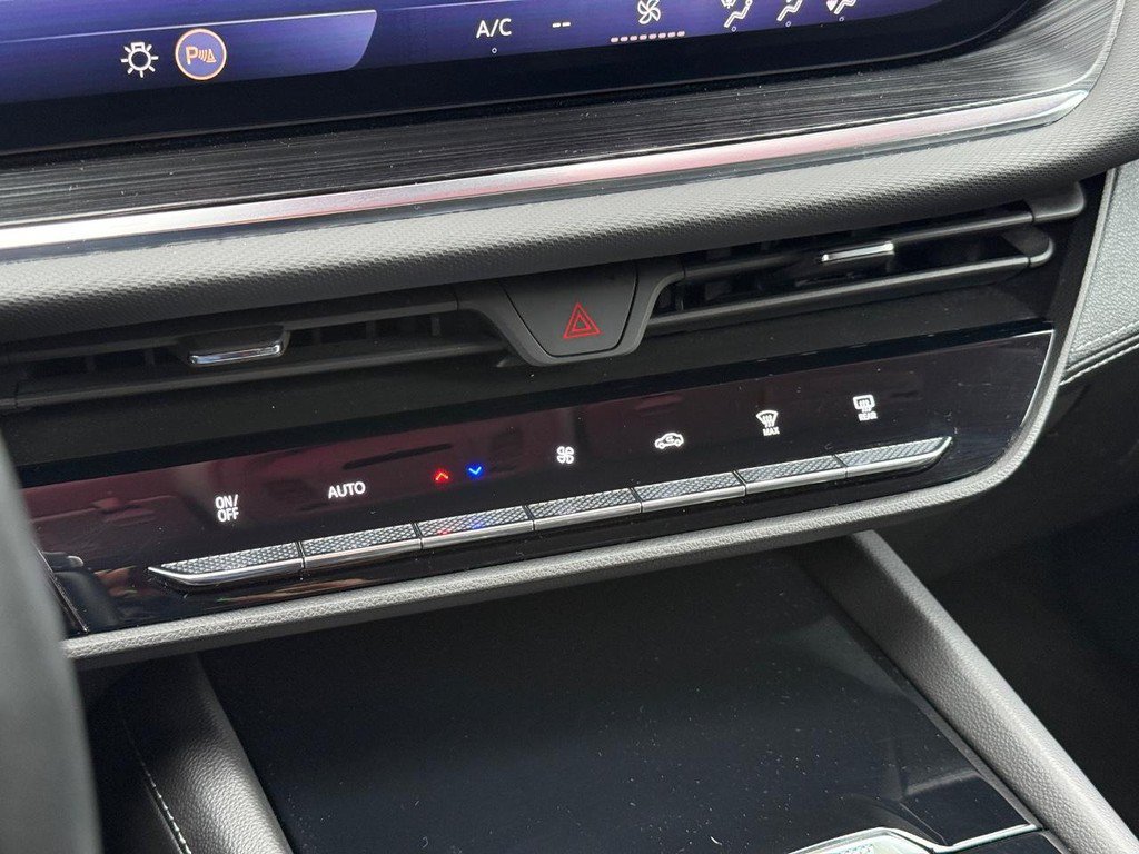 Used 2024 Buick Envision Preferred AWD/4WD image 18