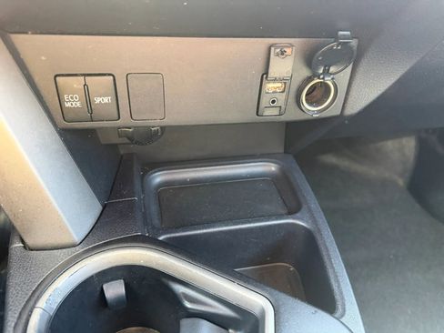 Used 2018 Toyota RAV4 LE w/ All Weather Liner Package AWD/4WD image 20