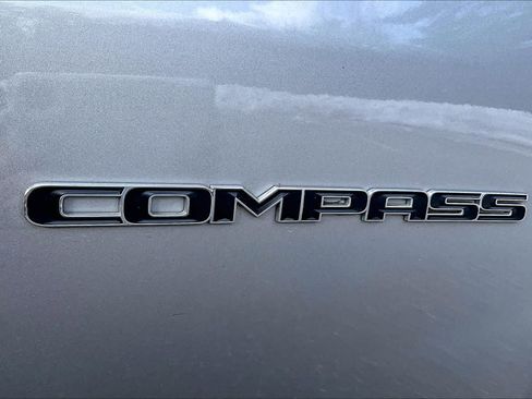 Used 2018 Jeep Compass Latitude w/ Cold Weather Group image 9