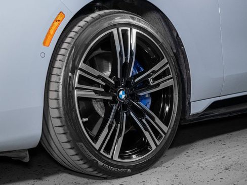 Used 2024 BMW i7 xDrive60 image 8