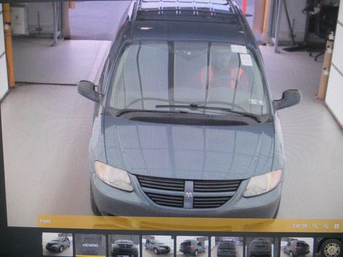 Used 2006 Dodge Caravan SE image 2