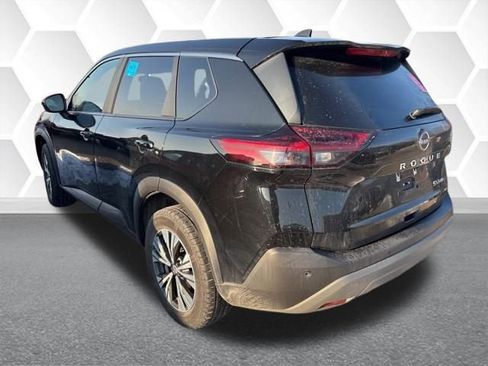 Used 2023 Nissan Rogue SV image 2