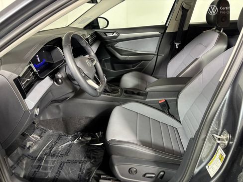 Used 2025 Volkswagen Jetta SE w/ Sunroof Package FWD image 13