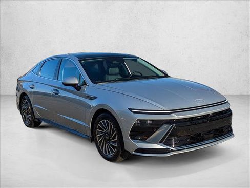 Used 2025 Hyundai Sonata Limited FWD image 6