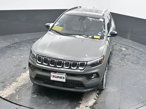 Used 2024 Jeep Compass Latitude image 35