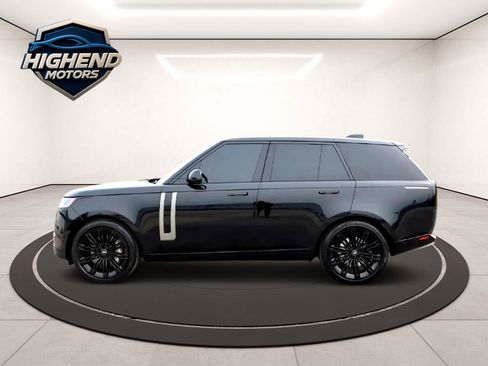 Used 2023 Land Rover Range Rover SE image 3