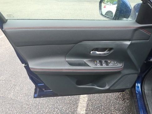 Used 2025 Nissan Kicks SR w/ SR Premium Package FWD image 11