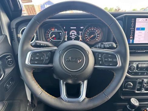 Used 2024 Jeep Wrangler Unlimited Sahara w/ Technology Group AWD/4WD image 23