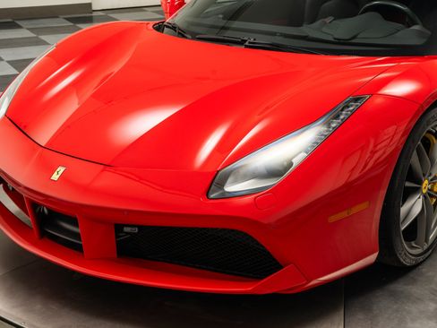Used 2018 Ferrari 488 GTB RWD image 36