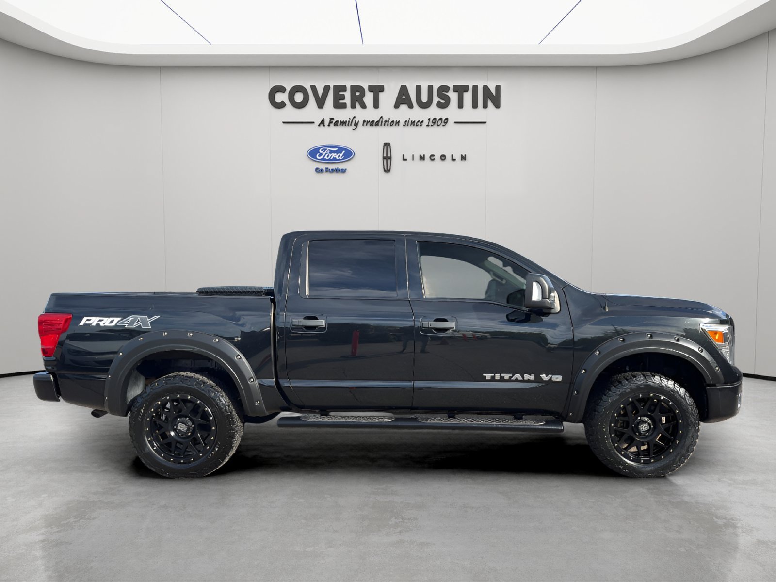 Used 2018 Nissan Titan PRO-4X w/ Pro-4x Convenience Package AWD/4WD image 6