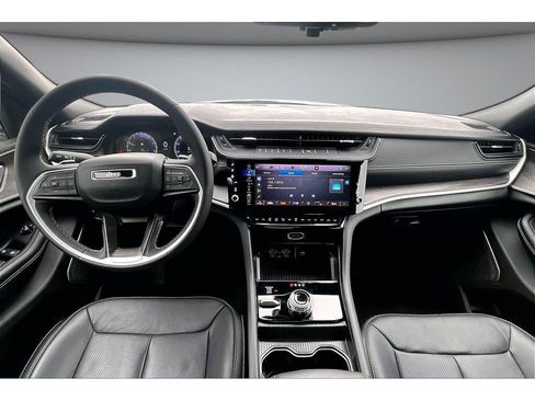 Certified 2026 Jeep Grand Cherokee Limited AWD/4WD image 18