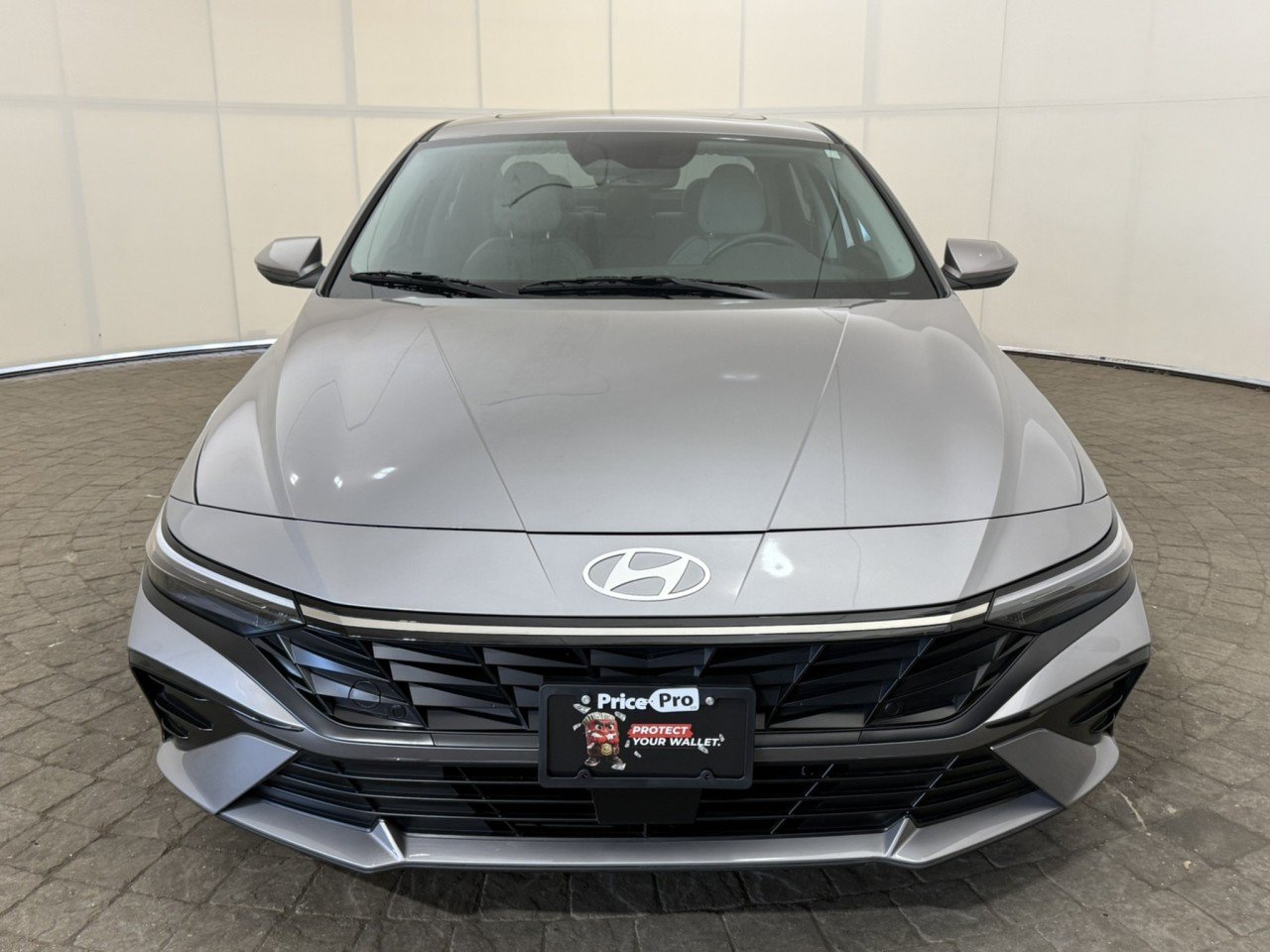 Used 2025 Hyundai Elantra Limited FWD image 2