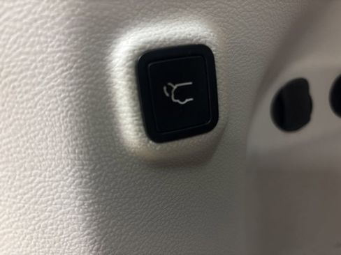 Used 2019 Jeep Cherokee Limited w/ Trailer Tow Group AWD/4WD image 24